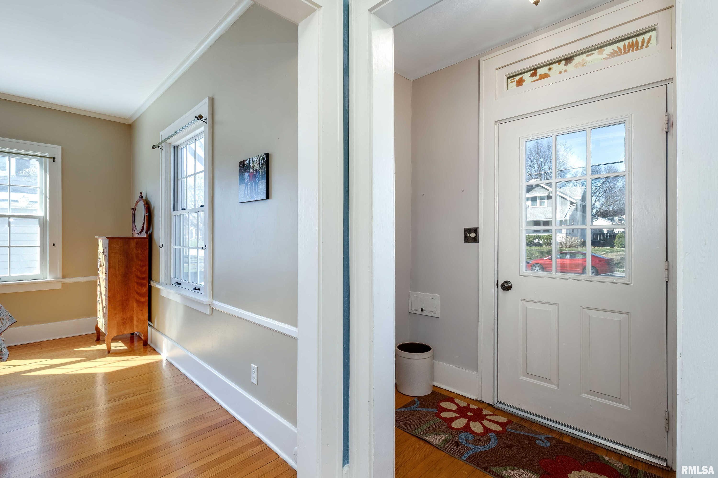 2721 Middle Road Davenport, IA 52803 - Photo 5 of 36 Gallery Image 5