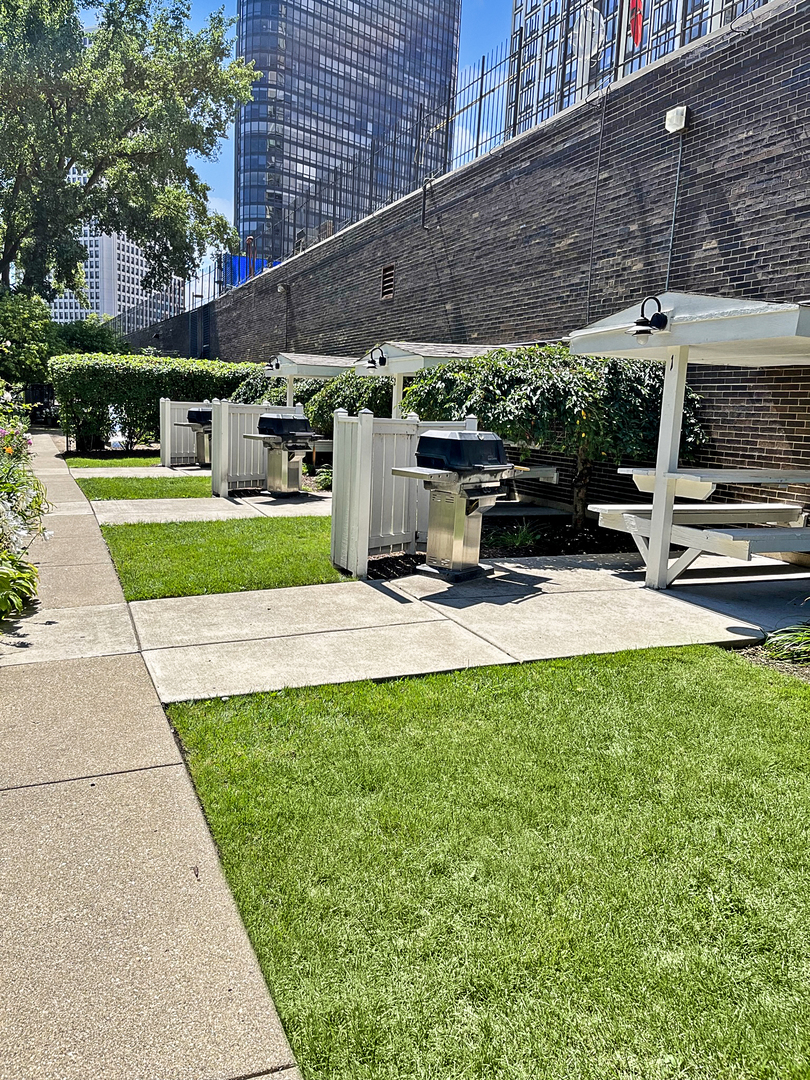 5455 North Sheridan Road, Unit 3501 Chicago, IL 60640 - Photo 26 of 29 a view of a backyard with a patio