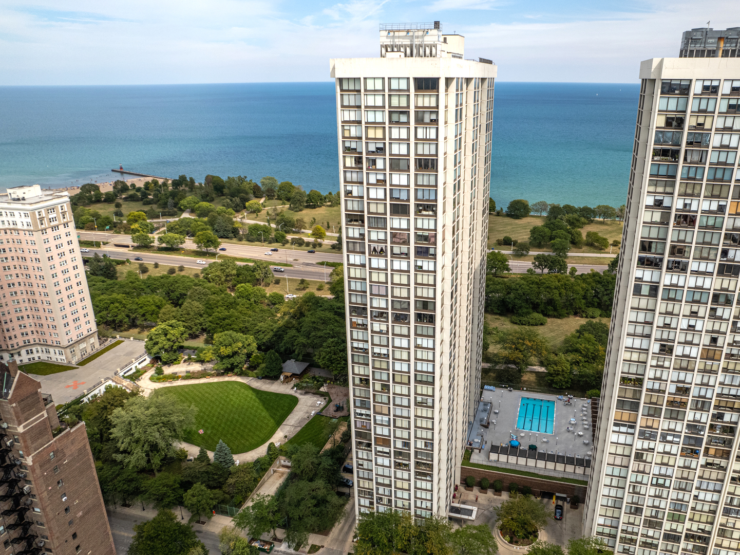 5455 North Sheridan Road, Unit 3501 Chicago, IL 60640 - Photo 29 of 29 a view of a balcony with a yard