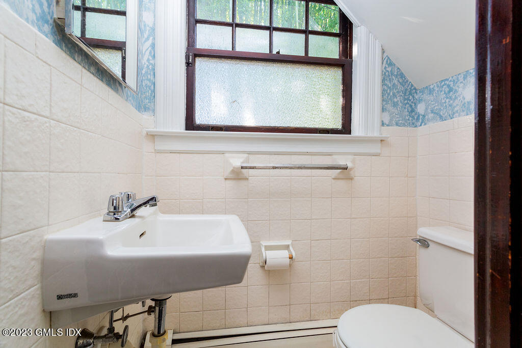 41 B Byram Shore Road Greenwich, CT 06830 - Photo 15 of 16 a bathroom with a toilet sink and mirror