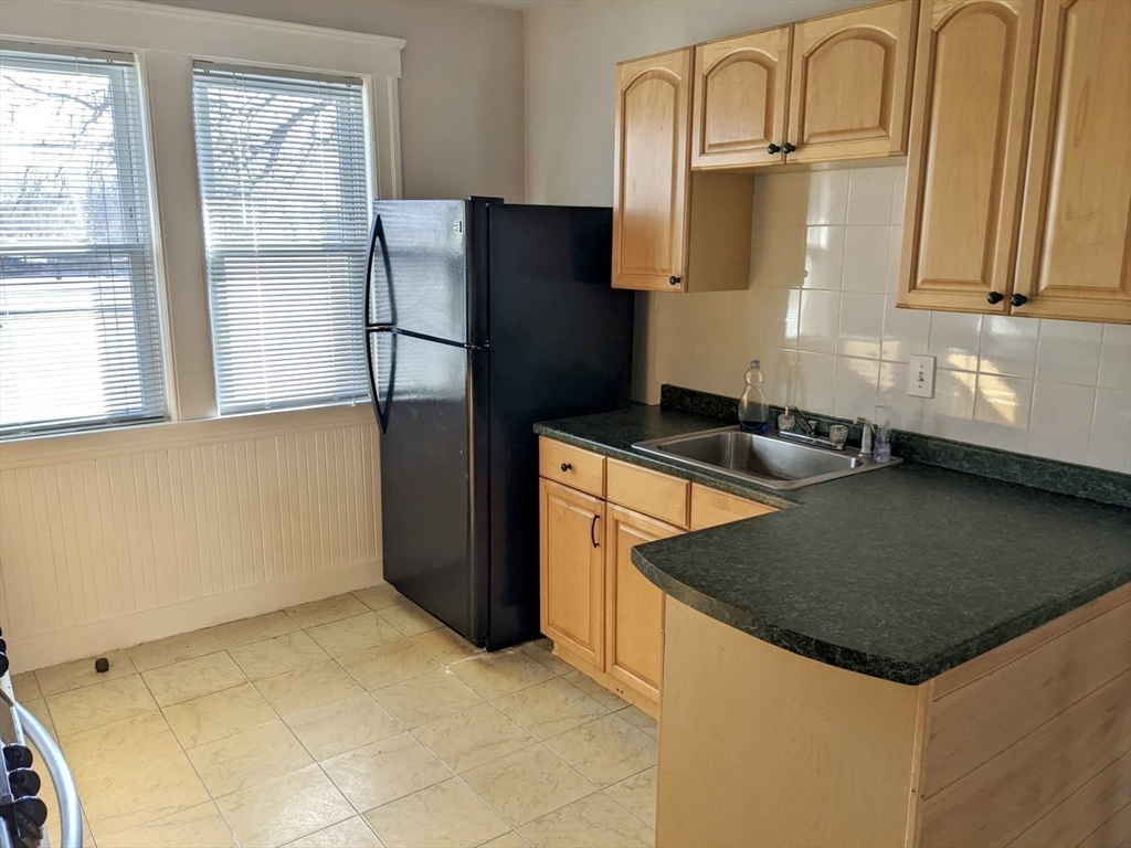 18 Coombs Road, Unit 2 Worcester, MA 01602 - Photo 5 of 10