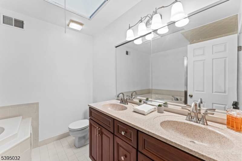 21 Cheyenne Trail Somerville, NJ 08876 - Photo 19 of 32