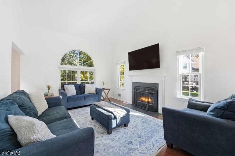 21 Cheyenne Trail Somerville, NJ 08876 - Photo 7 of 32