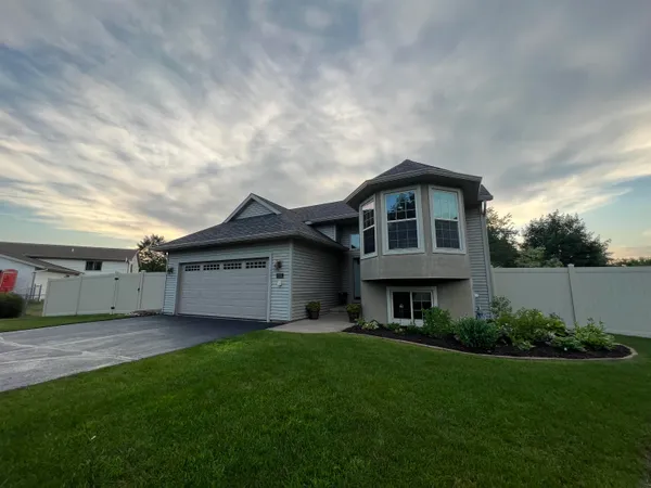 $359,900 | 2135 Victor Lane, Kronenwetter, WI 54455