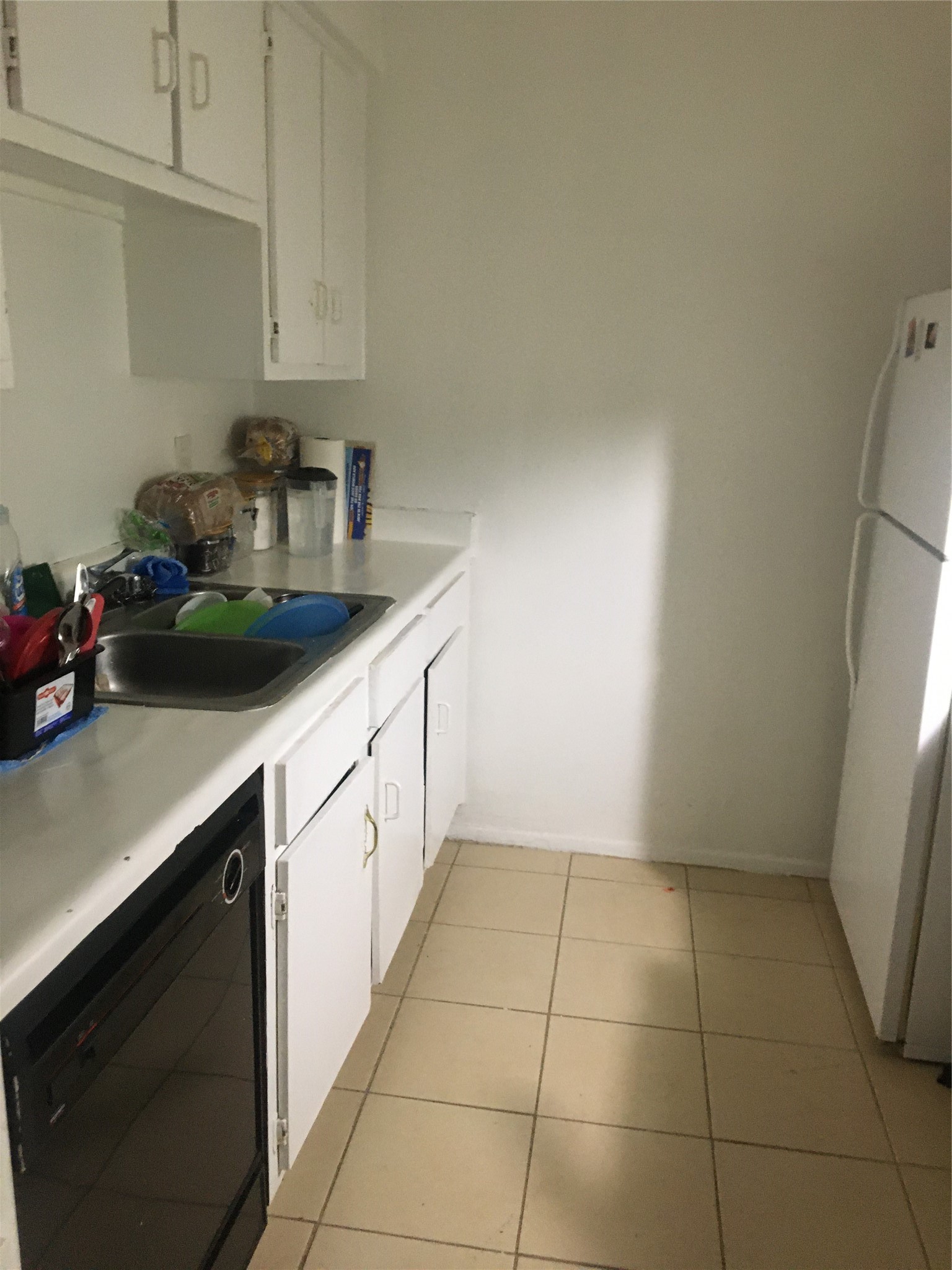 5625 Antoine Drive, Unit 607 Houston, TX 77091 - Photo 4 of 15 a kitchen with a sink cabinets and appliances