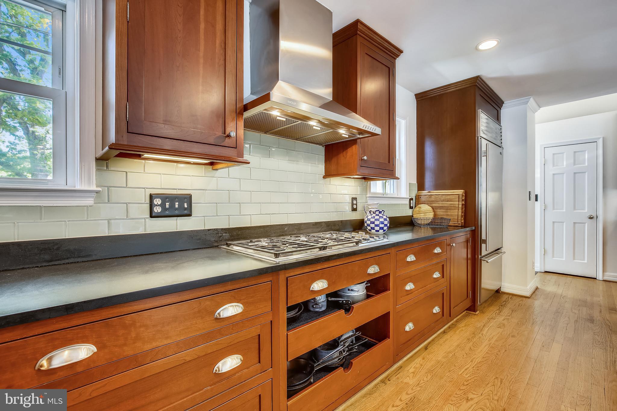 903 Eldon Drive Alexandria, VA 22302 - Photo 16 of 83 Kitchen