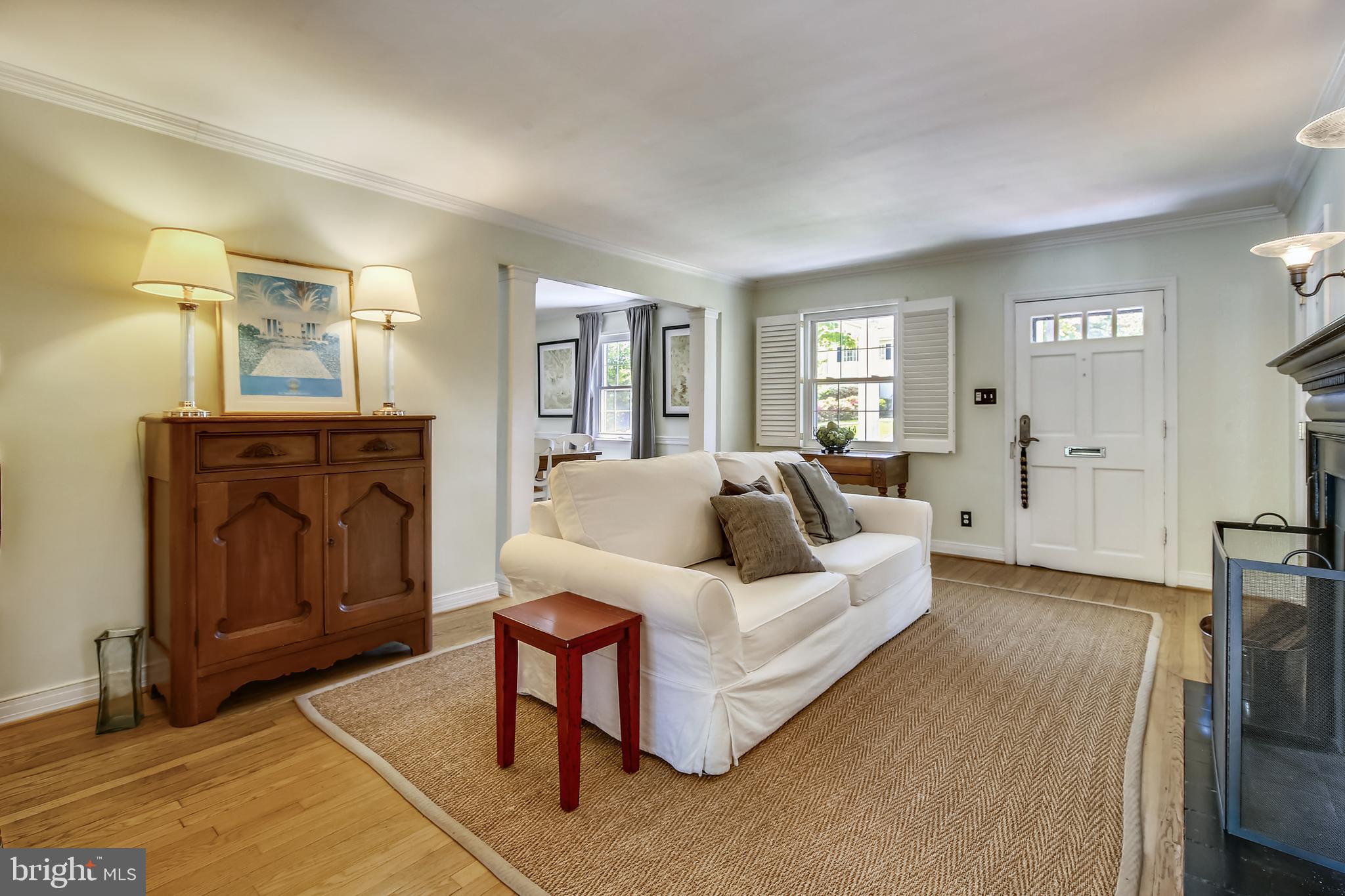 903 Eldon Drive Alexandria, VA 22302 - Photo 3 of 83 Living Room