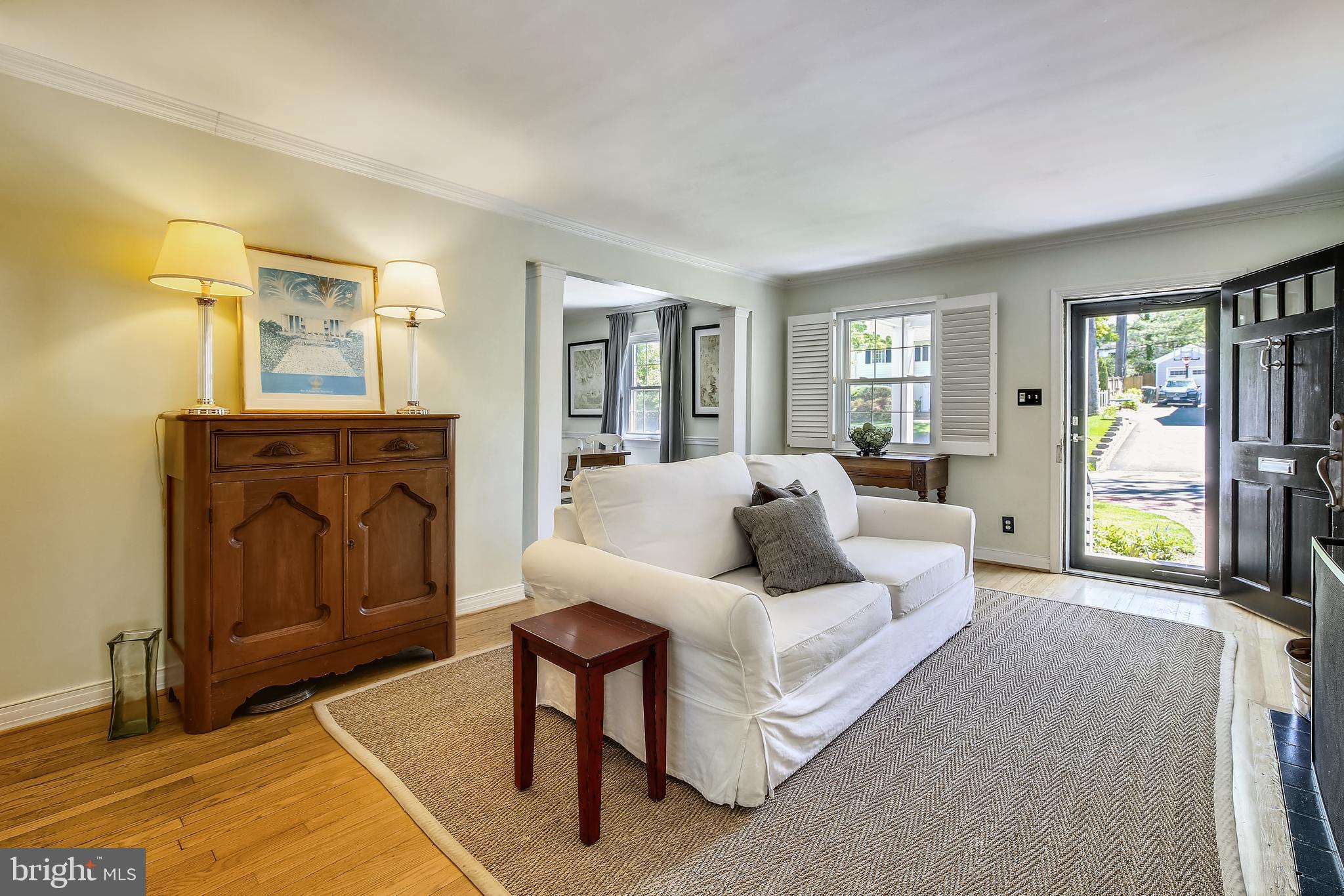 903 Eldon Drive Alexandria, VA 22302 - Photo 6 of 83 Living Room