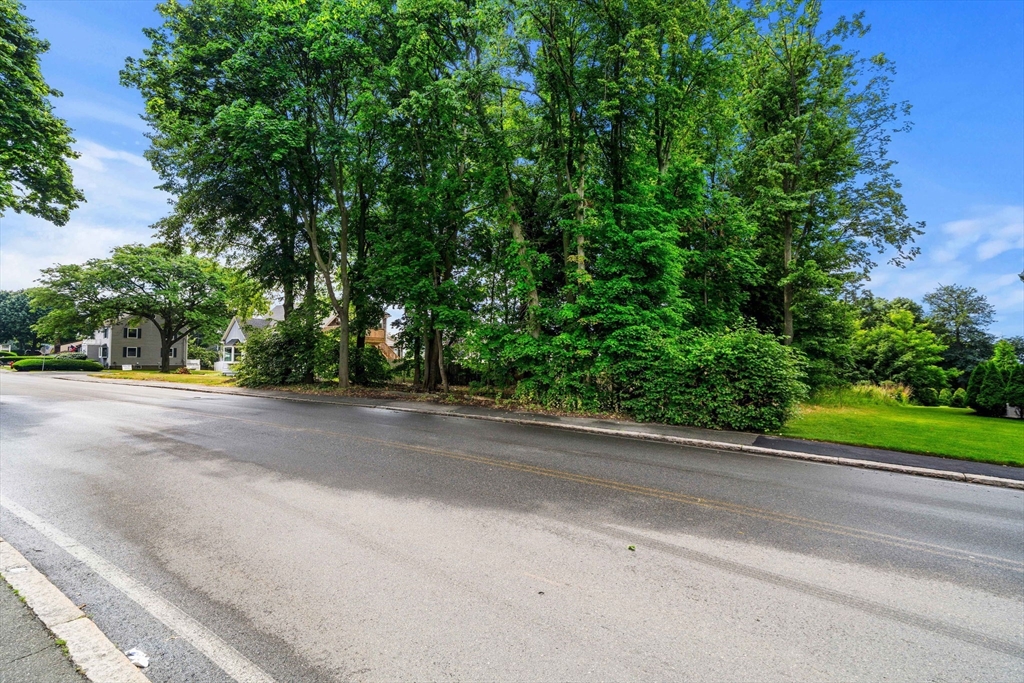 239 Nahant Road Nahant, MA 01908 - Photo 11 of 40