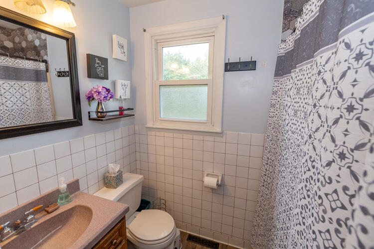 501 Rynearson Street Buchanan, MI 49107 - Photo 20 of 40 501 Rynearson St Buch Bathroom