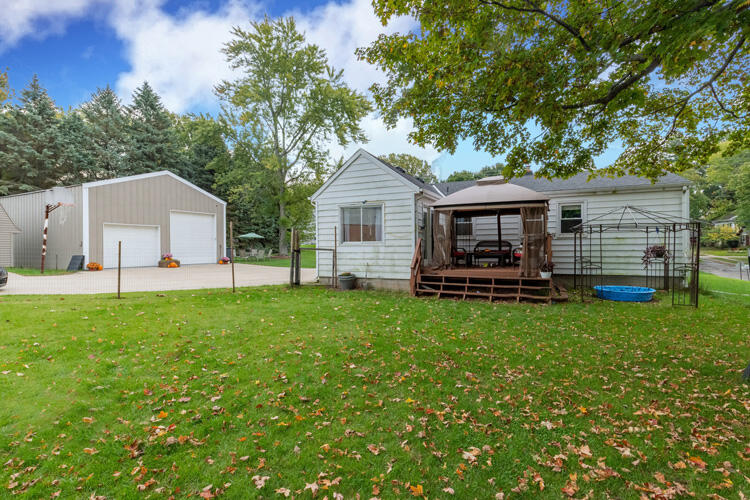 501 Rynearson Street Buchanan, MI 49107 - Photo 36 of 40 501 Rynearson St Buch Yard 9
