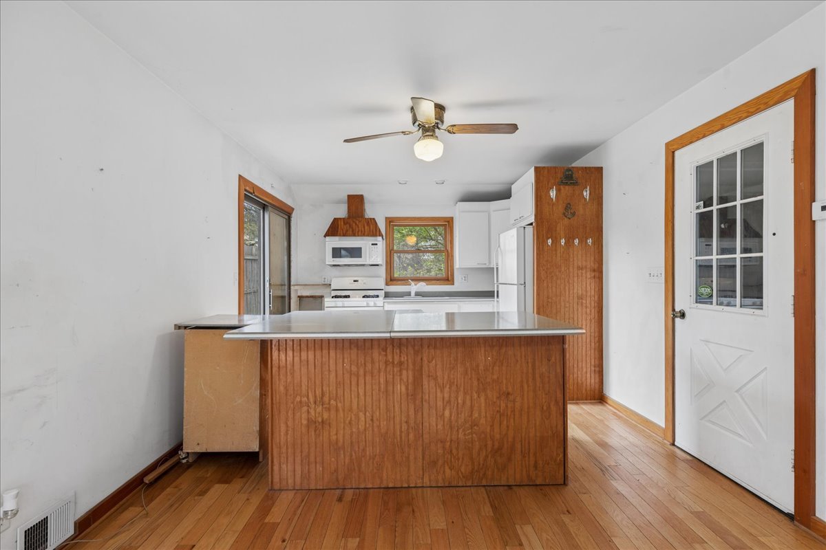 709 Regner Road McHenry, IL 60051 - Photo 8 of 22 Gallery Image 8