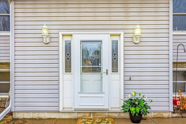 $355,000 | 33805 Vickers Street Northeast, Cambridge, MN 55008
