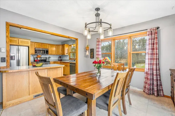 $355,000 | 33805 Vickers Street Northeast, Cambridge, MN 55008