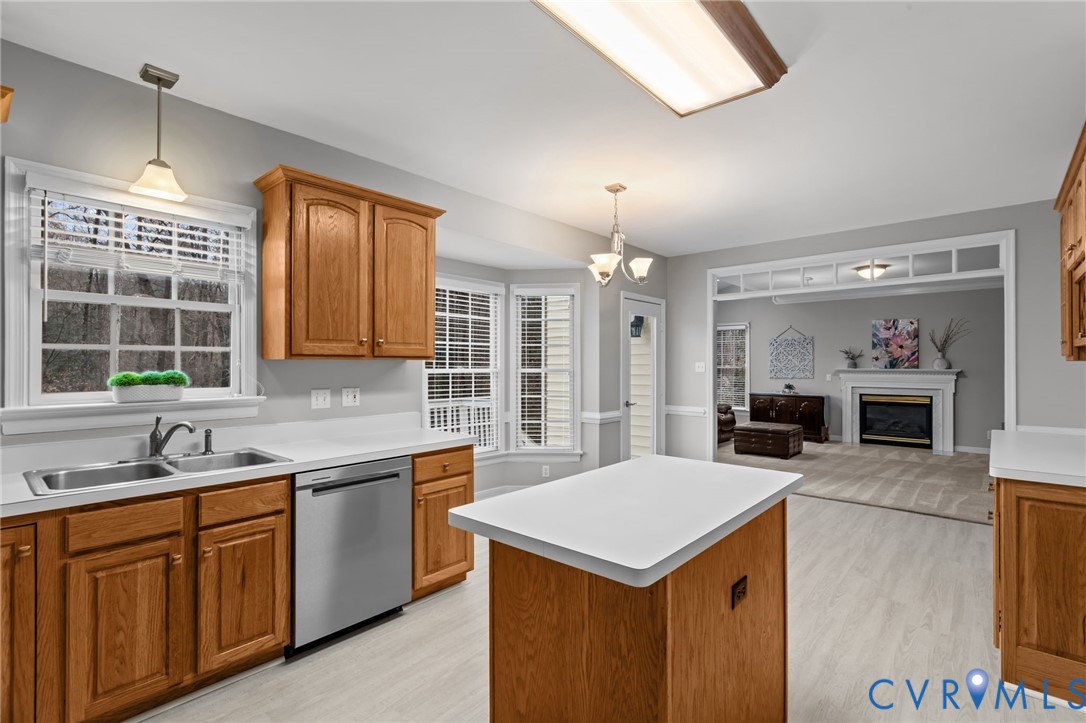 13914 Sagebrook Road Midlothian, VA 23112 - Photo 8 of 49 a kitchen with a sink stove and refrigerator