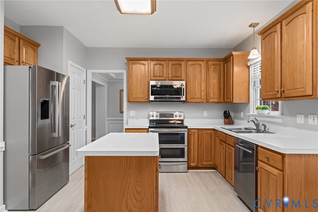 13914 Sagebrook Road Midlothian, VA 23112 - Photo 10 of 49 a kitchen with stainless steel appliances granite countertop a refrigerator stove microwave and sink