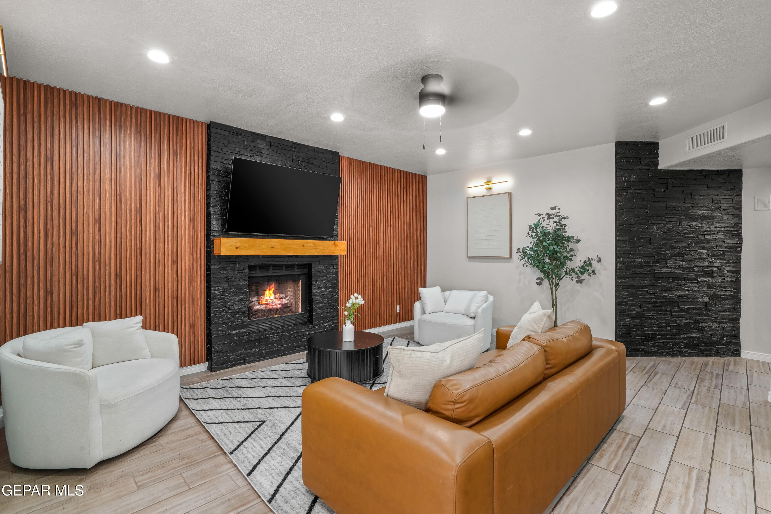 1437 Black Ridge Drive El Paso, TX 79912 - Photo 18 of 58 1437 Black Ridge Dr-24