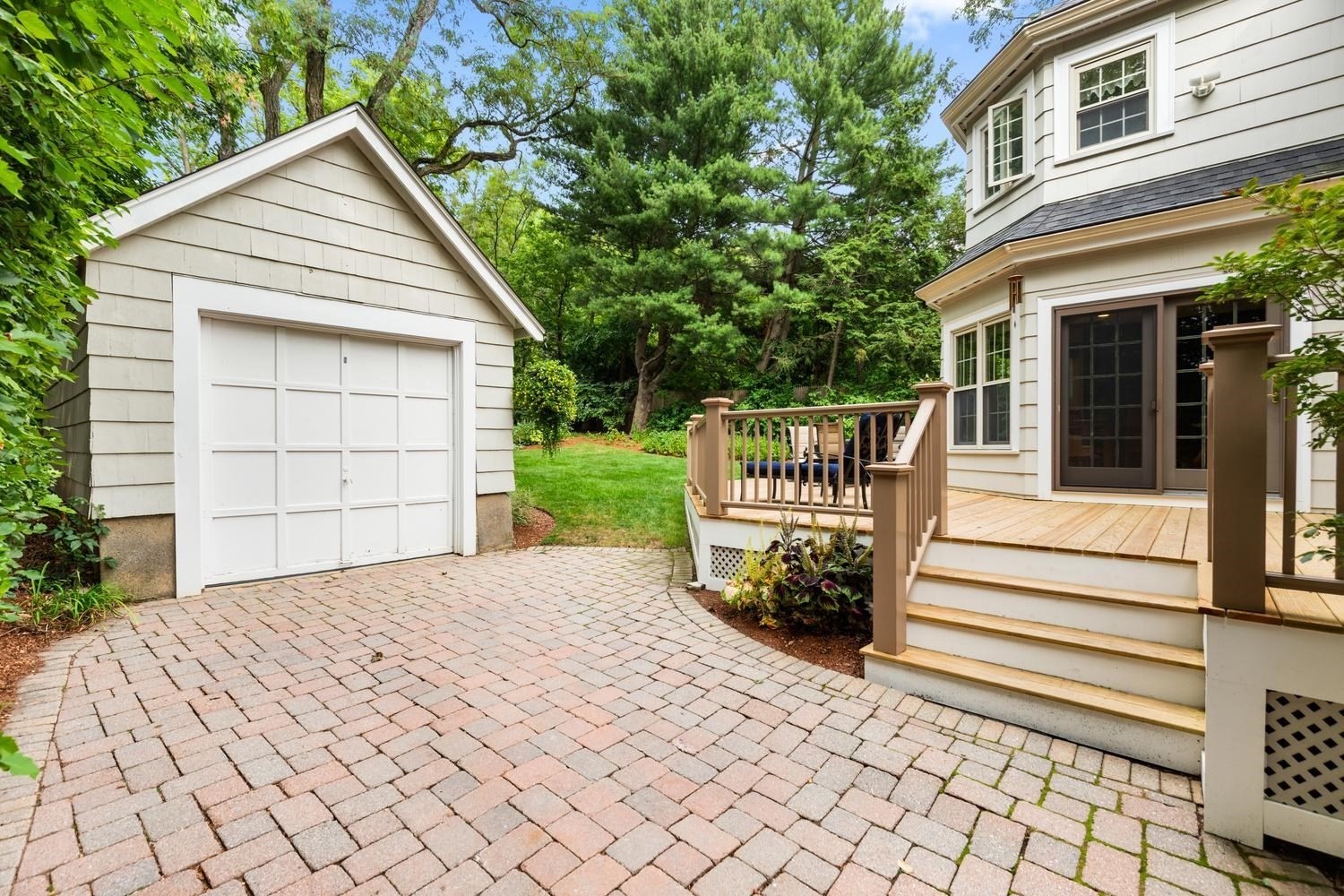 216 Bellevue Road Watertown, MA 02472 - Photo 32 of 42 Gallery Image 32