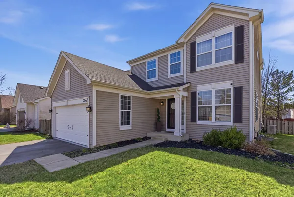 $419,900 | 2547 Prairie Crossing Drive, Montgomery, IL 60538