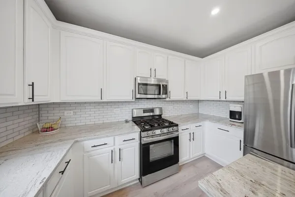 $419,900 | 2547 Prairie Crossing Drive, Montgomery, IL 60538