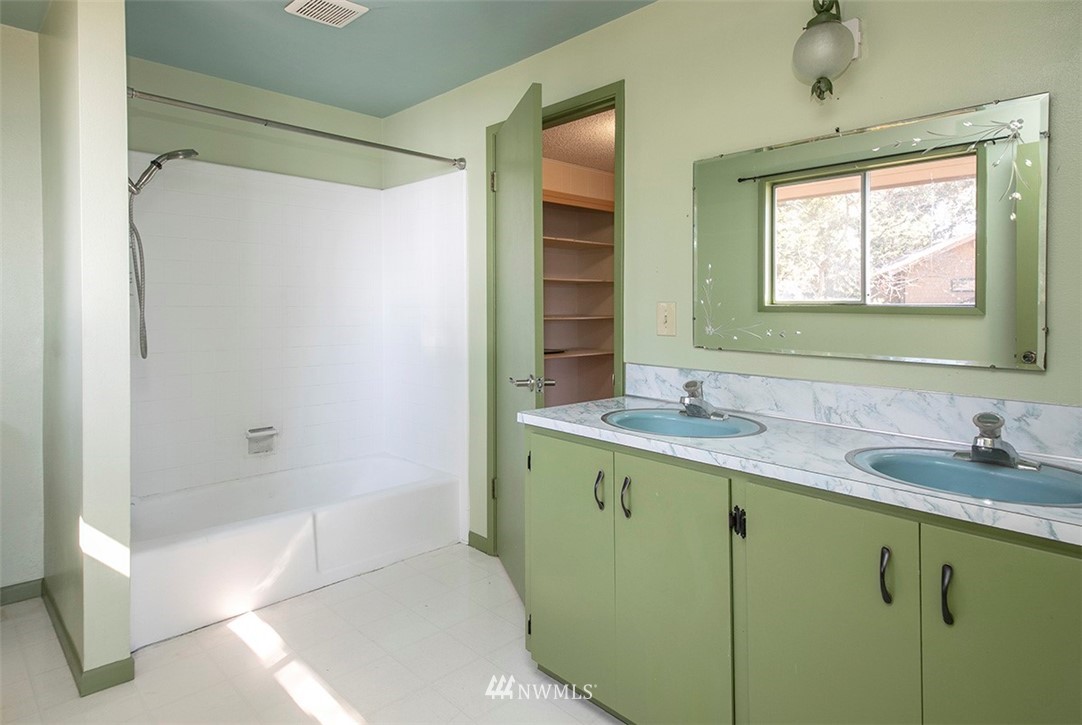 2657 North Bluff Road Greenbank, WA 98253 - Photo 22 of 40 Gallery Image 22