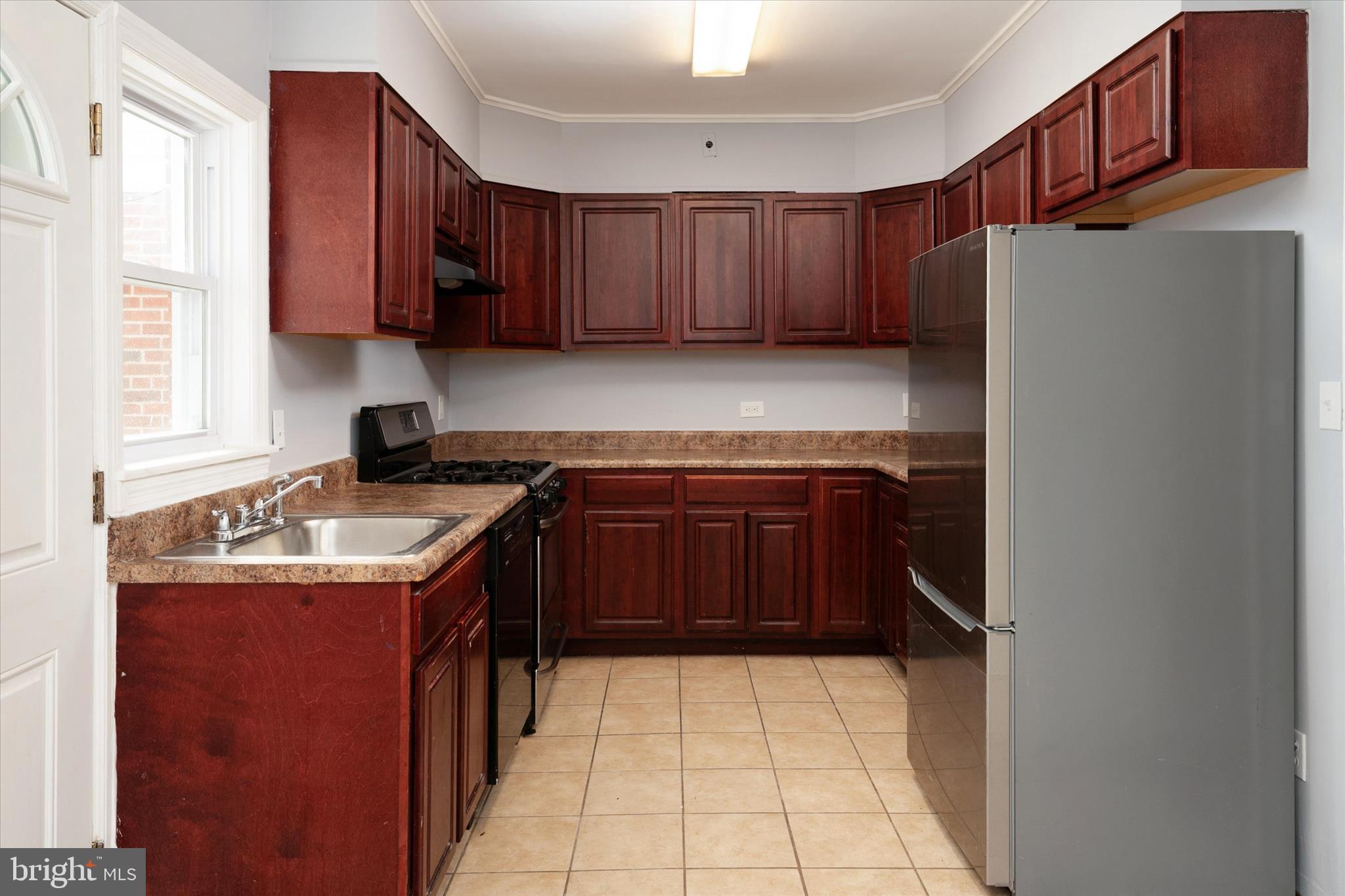 15 Linden Terrace Baltimore, MD 21208 - Photo 8 of 44