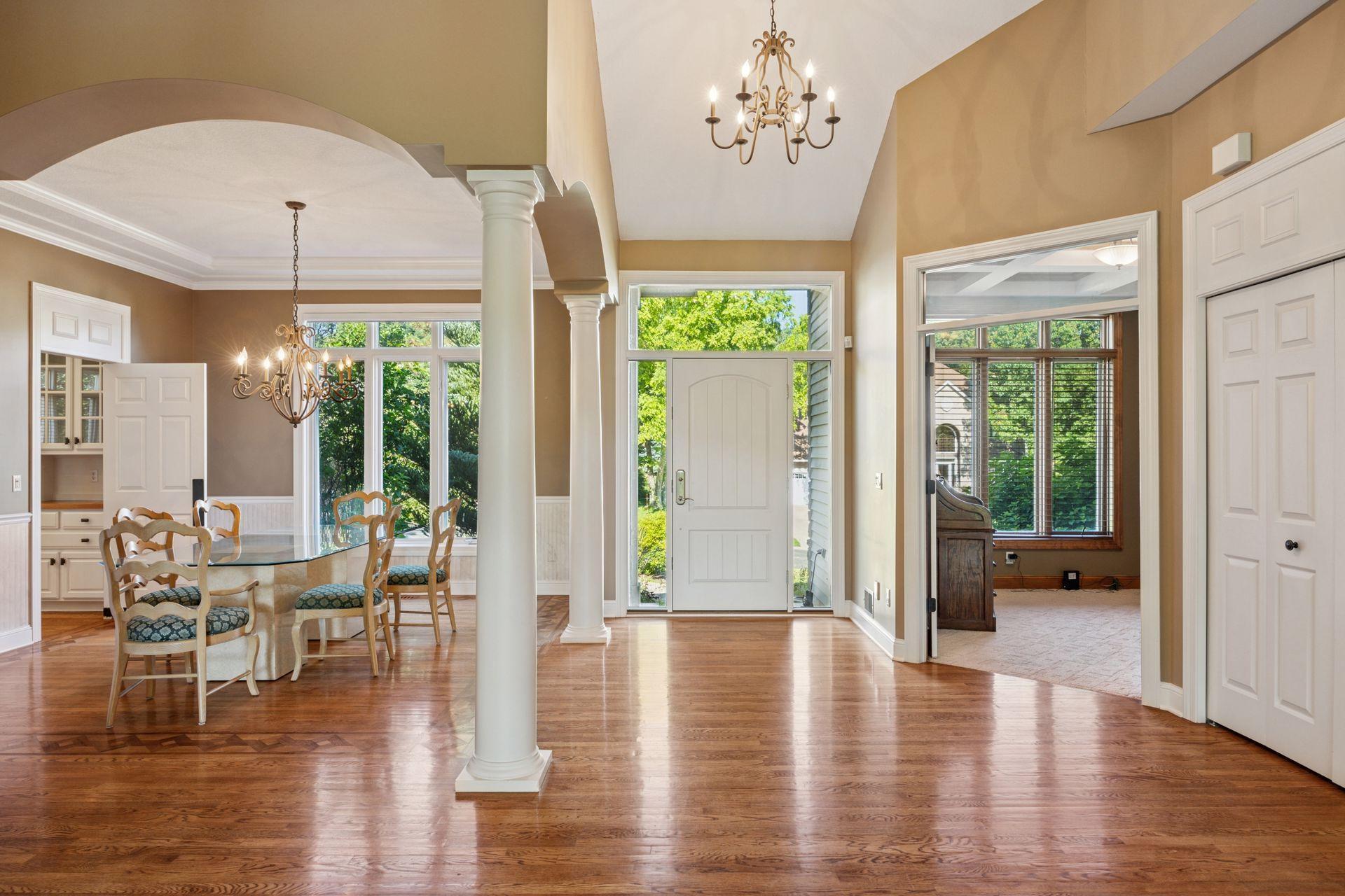 2058 Royale Drive Eagan, MN 55122 - Photo 3 of 52