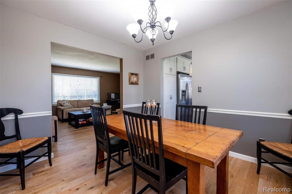 695 Lake Forest Road Rochester Hills, MI 48309 - Photo 10 of 47