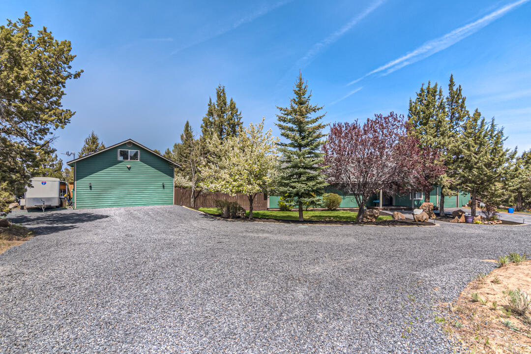21020 Southwest Gift Road Bend, OR 97703 - Photo 8 of 51 Gift Rd SW 21020 (1 of 56)