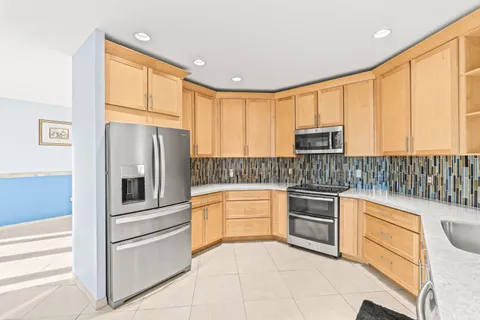 a view of front door with entryway