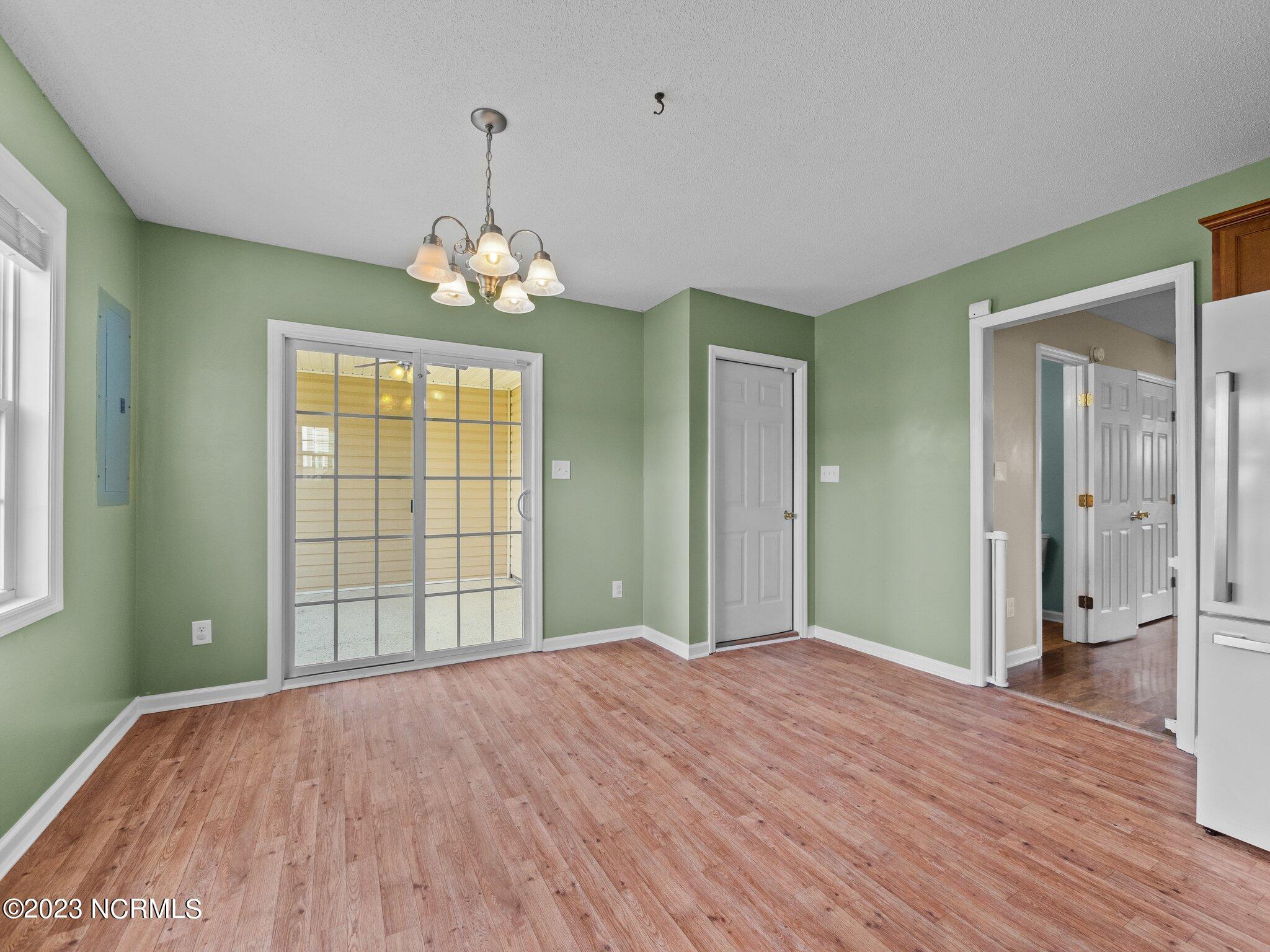 218 Smallwood Road Hubert, NC 28539 - Photo 9 of 44 Dining area
