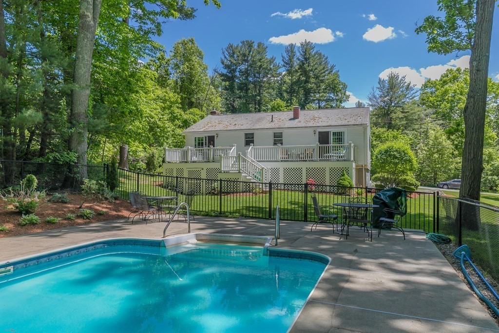 13 Pinetree Road Billerica, MA 01821 - Photo 3 of 38 Gallery Image 3