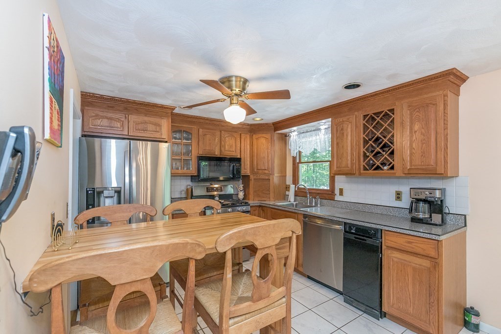 13 Pinetree Road Billerica, MA 01821 - Photo 9 of 38 Gallery Image 9