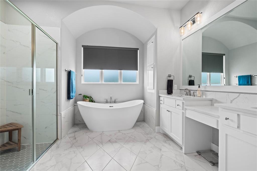 1024 Henry Way Springtown, TX 76082 - Photo 2 of 29 Spacious bathroom featuring a freestanding soaking tub under an arched ceiling