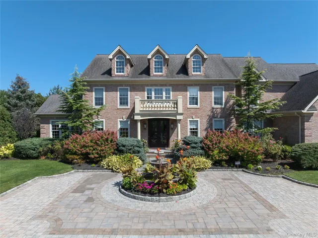 a view of a sitting area with furniture and garden