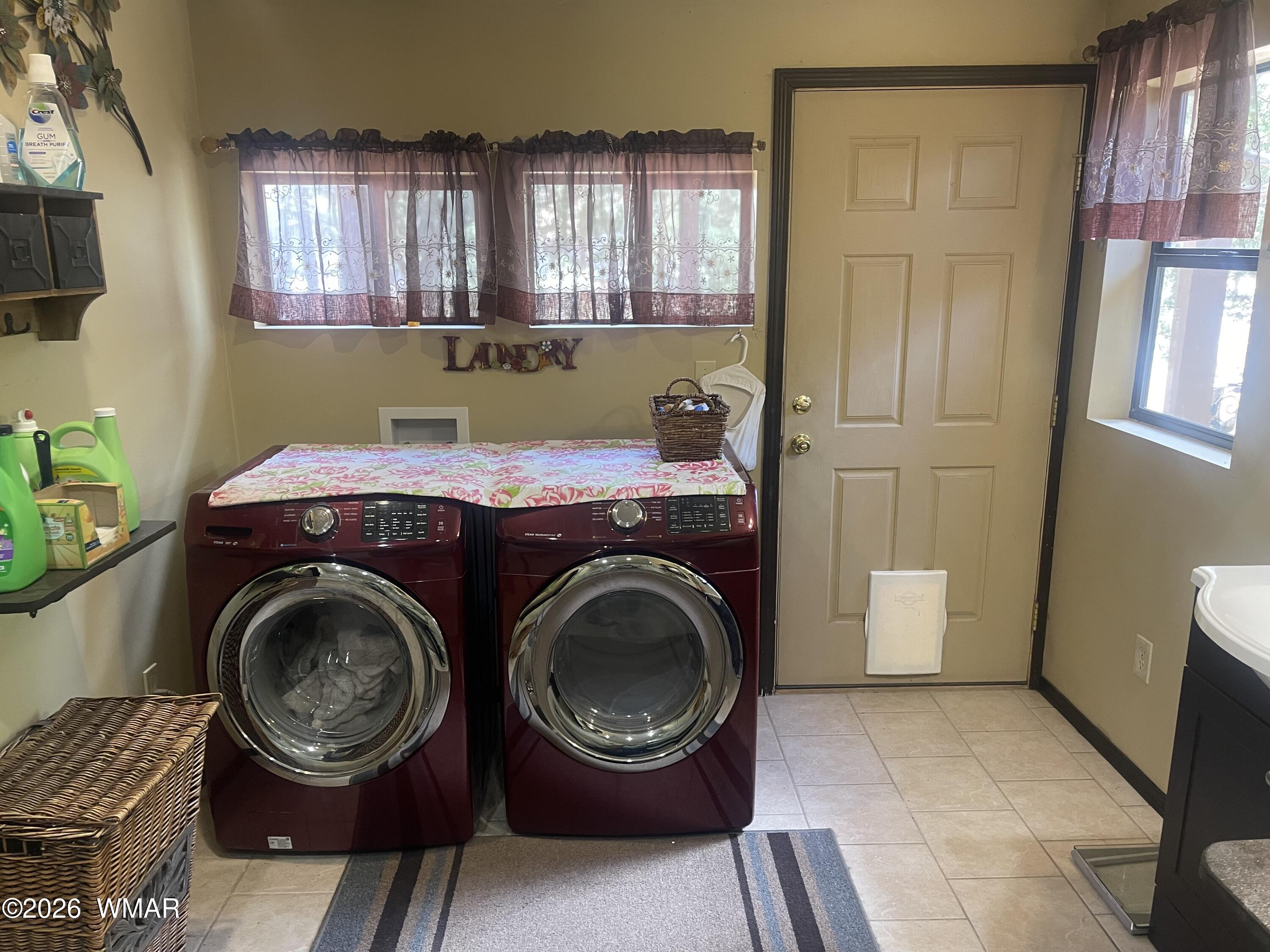 2871 Moose Trail Overgaard, AZ 85933 - Photo 18 of 25 a view of washer and dryer in a utility room