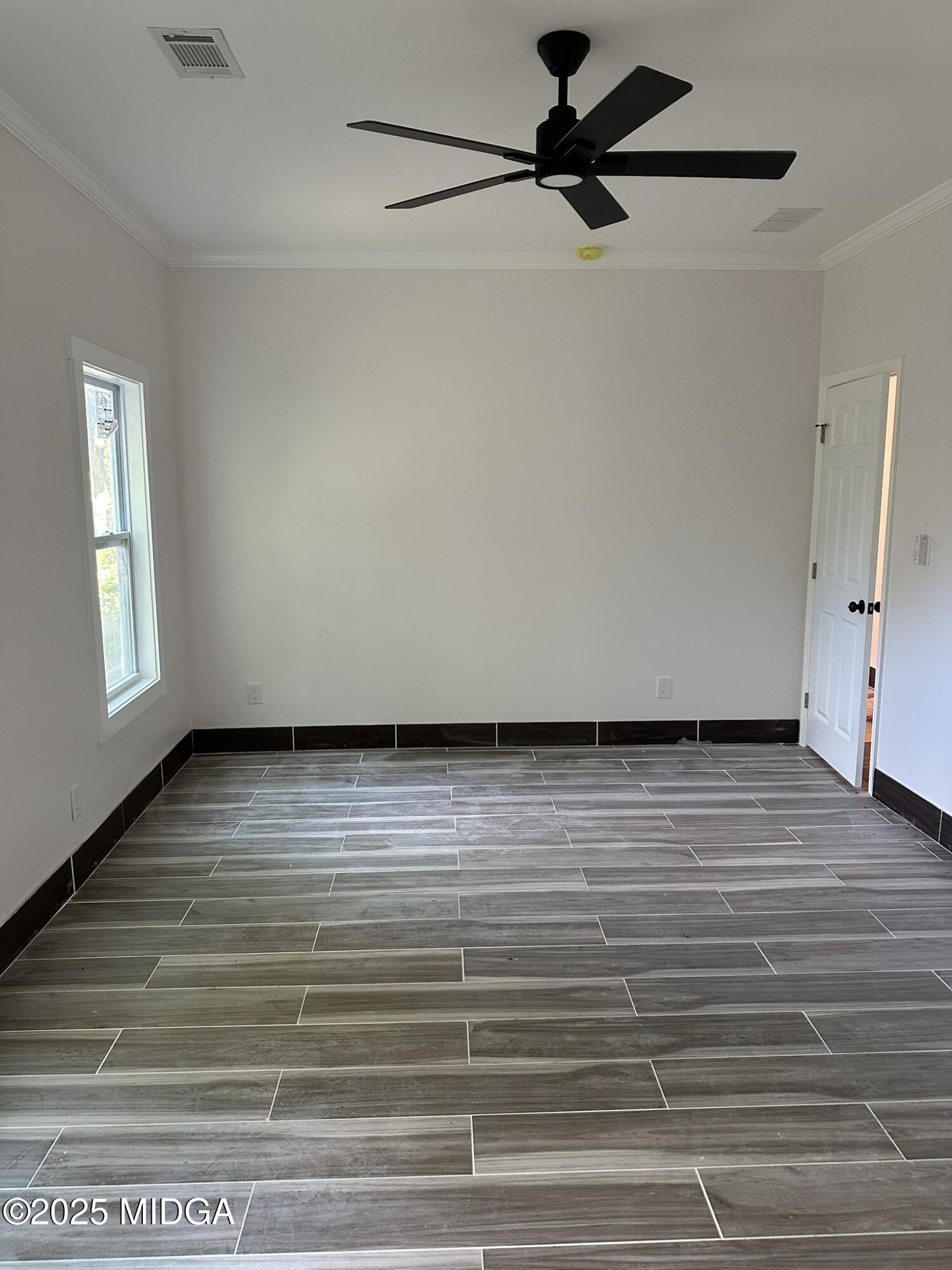 320 Lincoln Avenue Macon, GA 31201 - Photo 5 of 11 a view of a livingroom with wooden floor