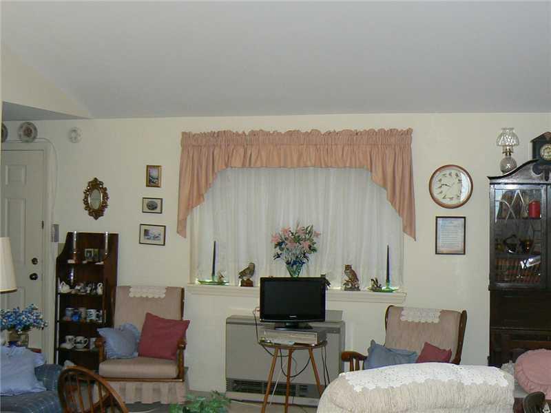 30 Colonial Way, Unit 30 Auburn, ME 04210 - Photo 3 of 9 Living Room.