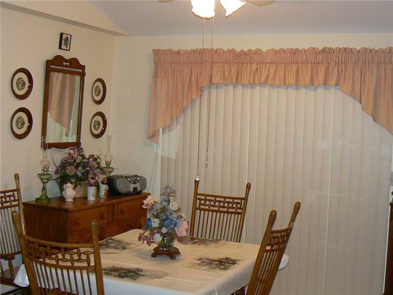 30 Colonial Way, Unit 30 Auburn, ME 04210 - Photo 6 of 9 Dining Room.