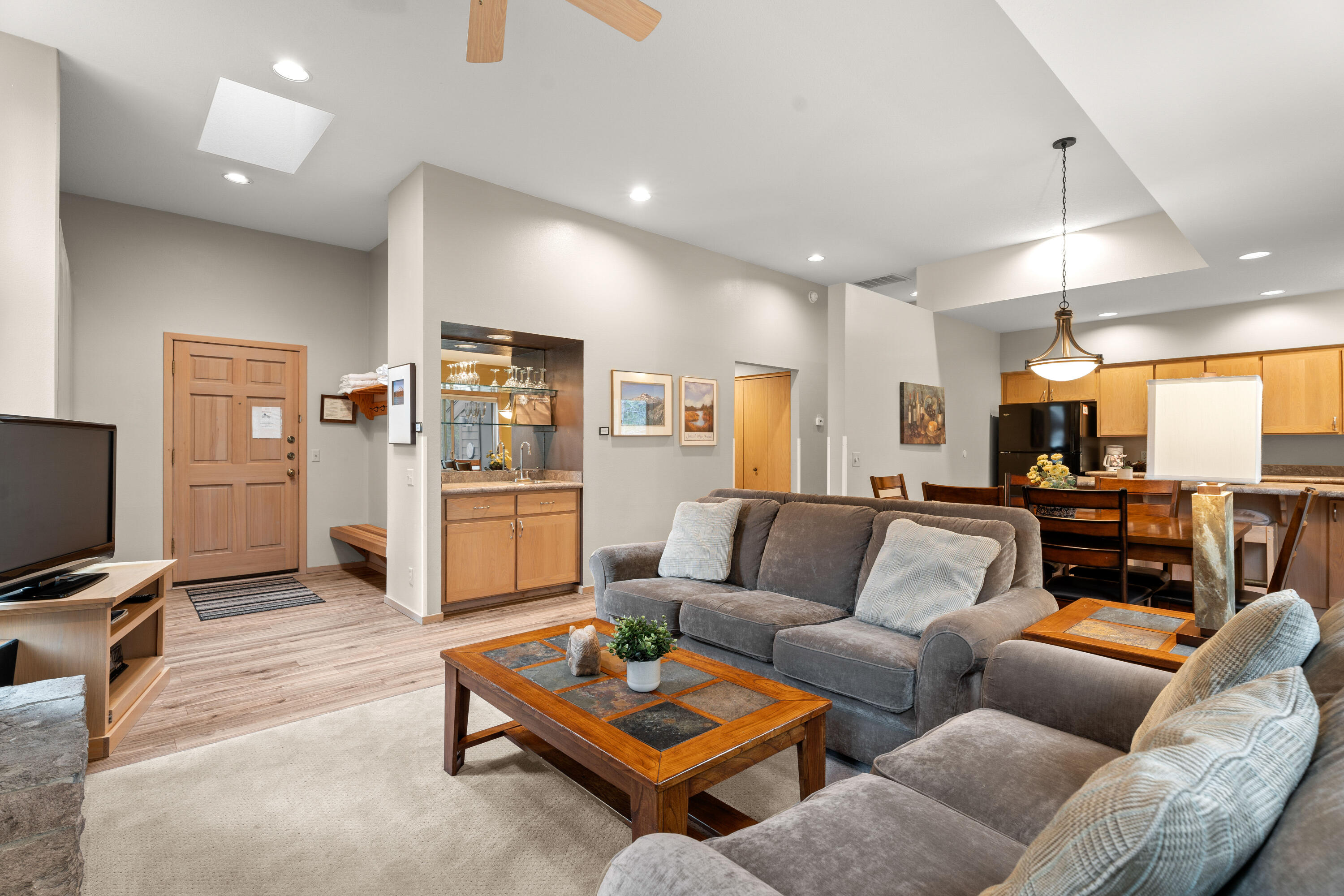 57357 Beaver Ridge Loop, Unit 22 Sunriver, OR 97707 - Photo 3 of 21