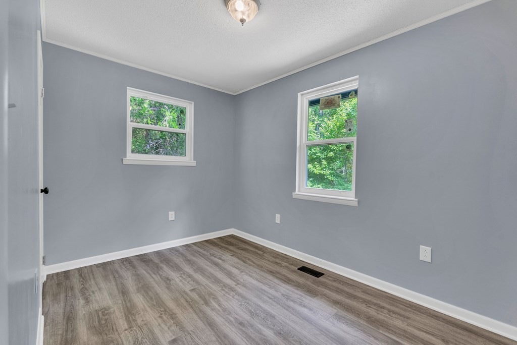 121 Twin Oaks Road Pikeville, TN 37367 - Photo 18 of 22 an empty room with a window