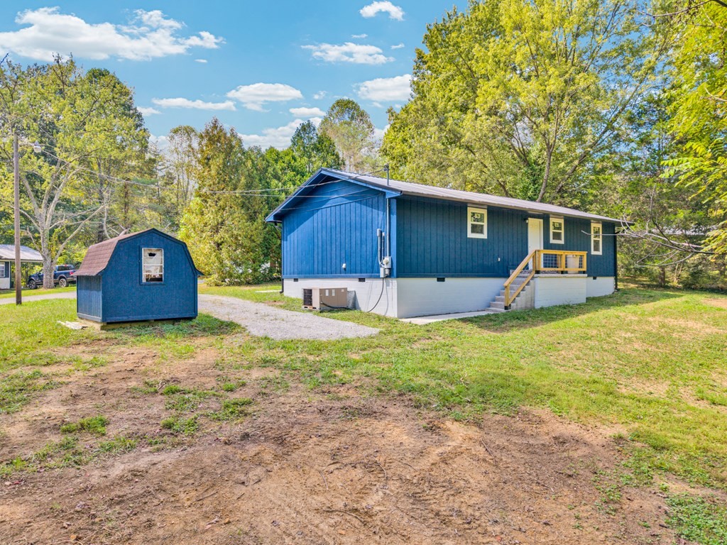 121 Twin Oaks Road Pikeville, TN 37367 - Photo 21 of 22 a front view of a house with garden