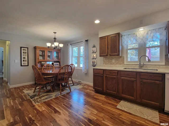 $259,900 | 1713 Valle Vista Boulevard, Pekin, IL 61554