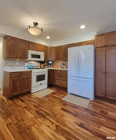 $259,900 | 1713 Valle Vista Boulevard, Pekin, IL 61554