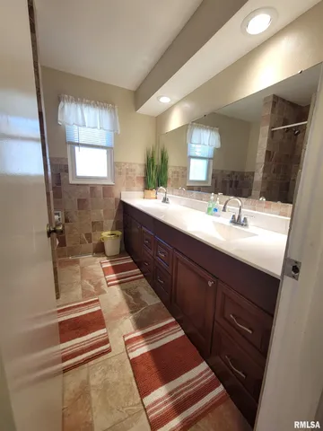 $259,900 | 1713 Valle Vista Boulevard, Pekin, IL 61554