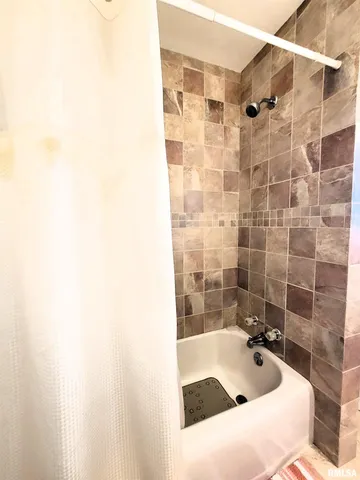 $259,900 | 1713 Valle Vista Boulevard, Pekin, IL 61554