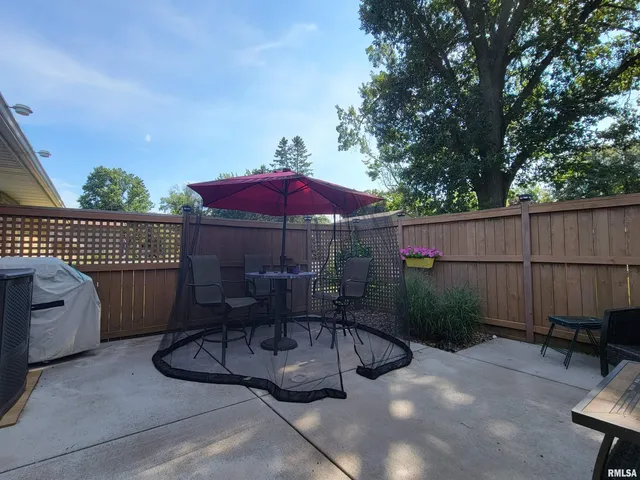 $249,900 | 1713 Valle Vista Boulevard, Pekin, IL 61554