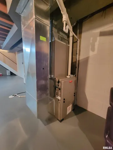 $249,900 | 1713 Valle Vista Boulevard, Pekin, IL 61554