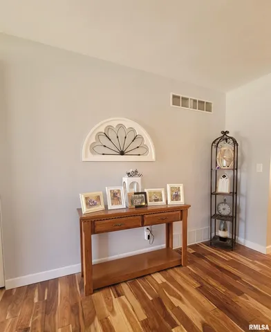 $249,900 | 1713 Valle Vista Boulevard, Pekin, IL 61554