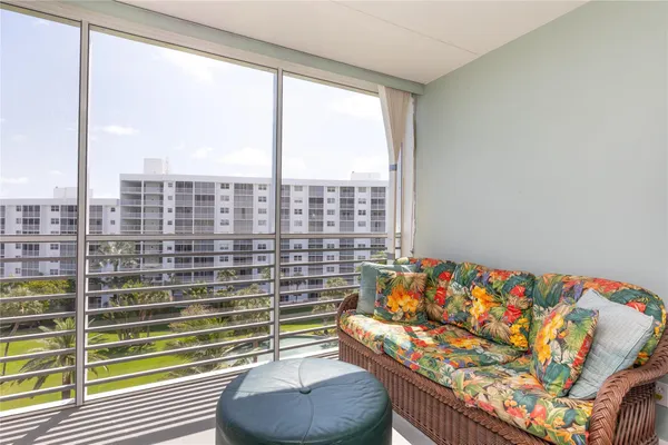 $224,500 | 2731 Northeast 14th Street Causeway, Unit 710, Pompano Beach, FL 33062